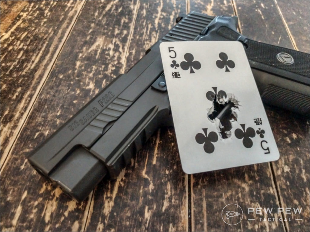 扑克牌练习，有人知道吗?SIG P226军团生产了这个美丽的十轮扑克牌钻第一个杂志通过枪。