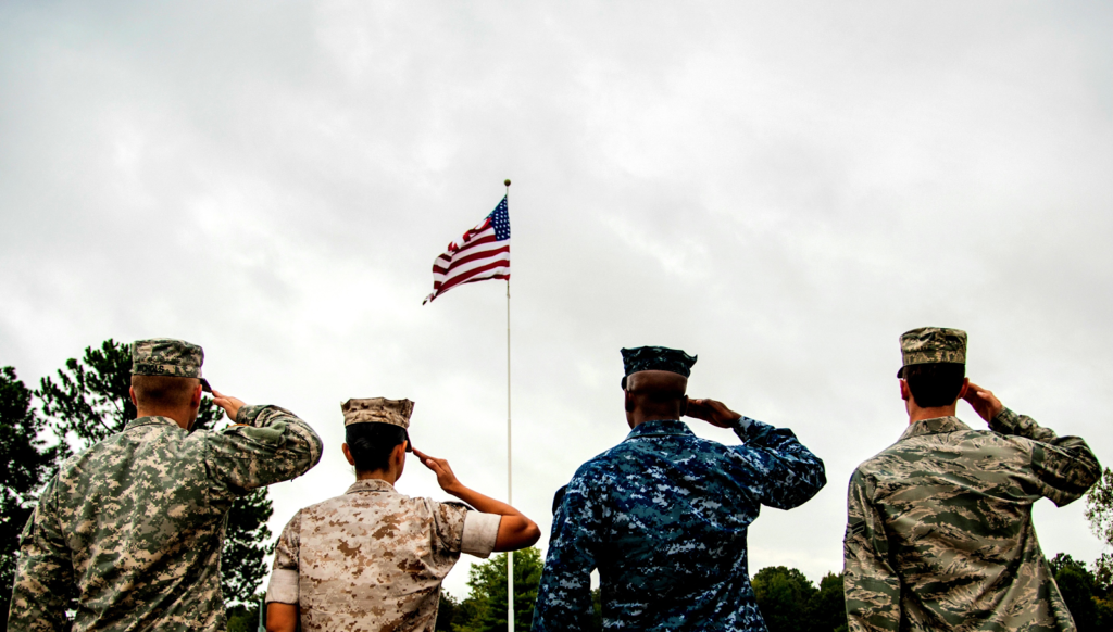 美国武装部队各分支的代表解决美国国旗问题