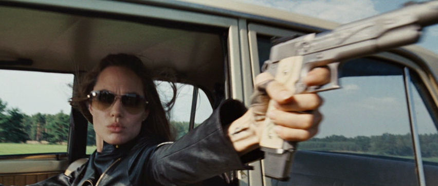 安吉丽娜·朱莉在《通缉犯》中拍摄媒婆